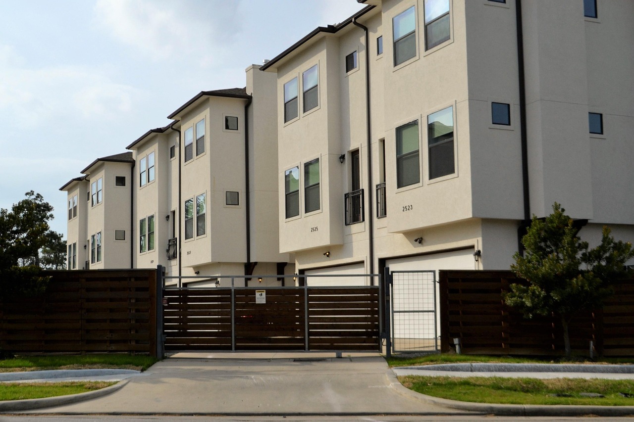Real-estate, for rent, rented, driveway